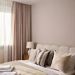 Metro Imielin 2-bedroom By Bookinghost Warszawa