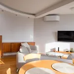 Metro Imielin 2-bedroom By Bookinghost Lägenhet