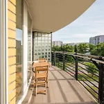 Lägenhet Metro Imielin 2-bedroom By Bookinghost