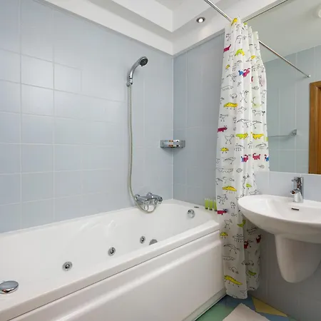 Metro Imielin 2-bedroom By Bookinghost