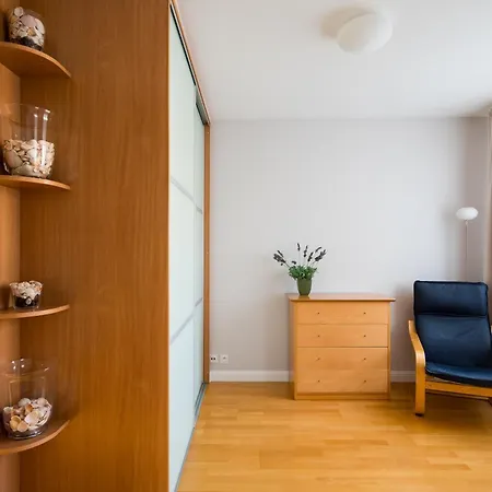 Apartament Metro Imielin 2-bedroom By Bookinghost *