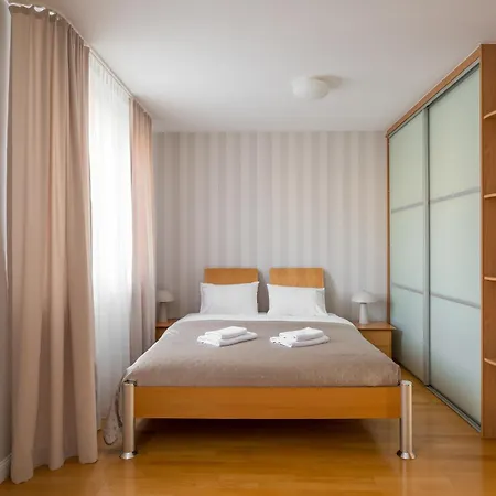 Metro Imielin 2-bedroom By Bookinghost