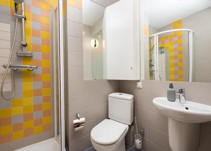 Metro Imielin 2-bedroom By Bookinghost Apartamento