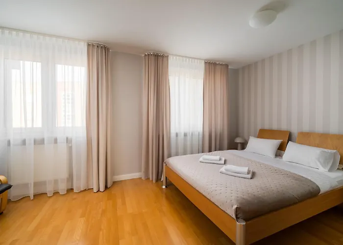 Metro Imielin 2-bedroom By Bookinghost Apartamento *