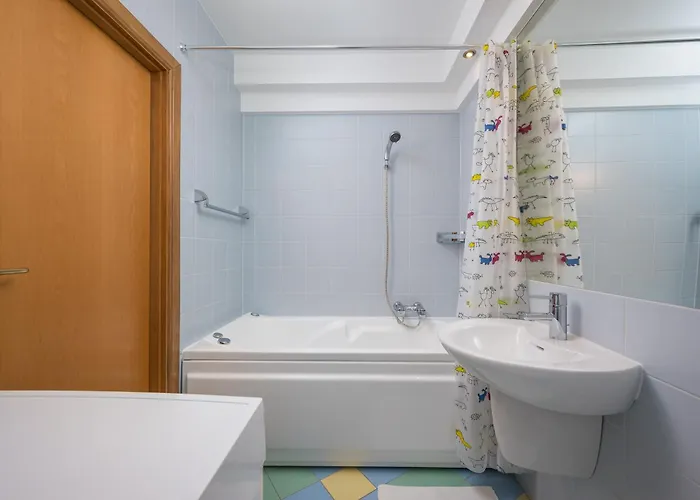 Metro Imielin 2-bedroom By Bookinghost