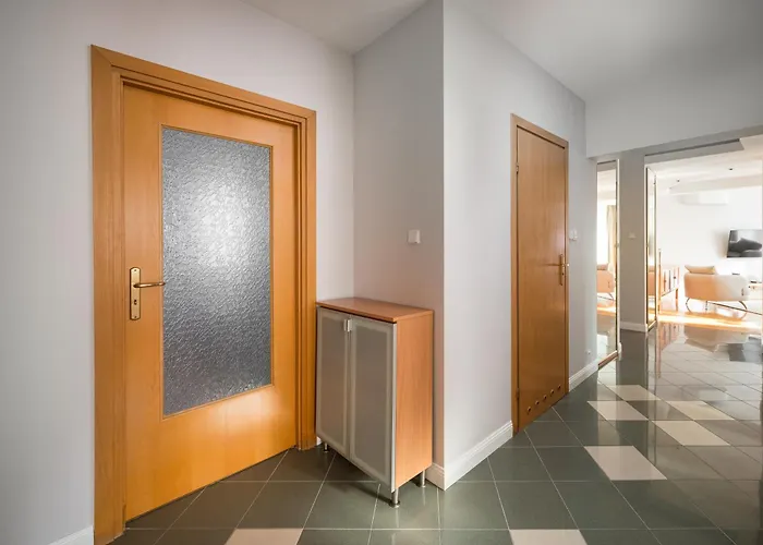 Metro Imielin 2-bedroom By Bookinghost * Varsóvia