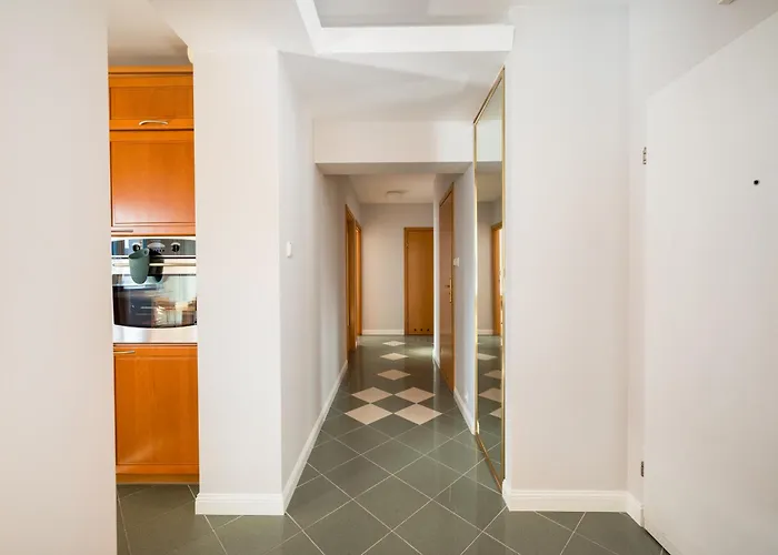 Apartamento Metro Imielin 2-bedroom By Bookinghost Varsóvia