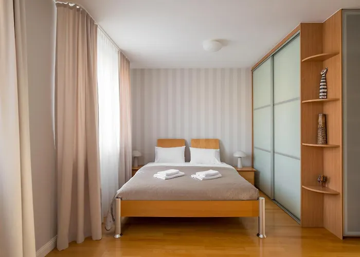 Metro Imielin 2-bedroom By Bookinghost