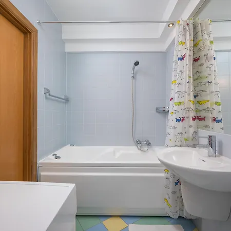 Metro Imielin 2-bedroom By Bookinghost