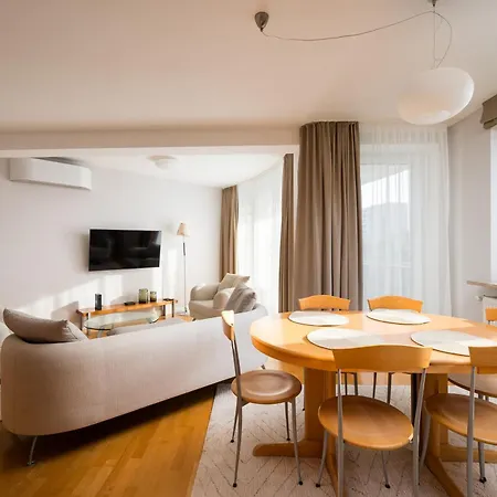 Metro Imielin 2-bedroom By Bookinghost דירה ורשה