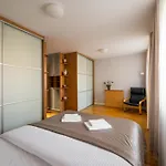 Metro Imielin 2-bedroom By Bookinghost Appartement