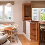 Metro Imielin 2-bedroom By Bookinghost